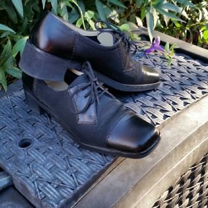 EUC! Black Ferragamo heeled oxfords